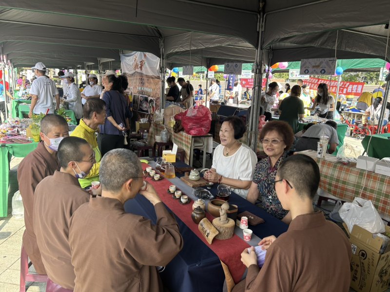 和熱心參加公益的信徒茶敘 圖/jesse 和熱心參加公益的信徒茶敘 圖/jesse