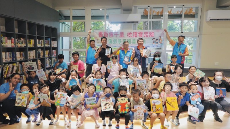 「書香傳千里‧悅讀零距離」  救國團高雄市團友會贈書新發國小  為偏鄉孩子點亮閱讀希望