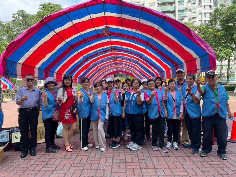 弱勢群族的守護神:高雄市樂齡想溫馨關懷協會（體操發展協會）蘇莉湘理事長攜手地方議員、里長、善心人士，用愛心行動照亮社會的角落
