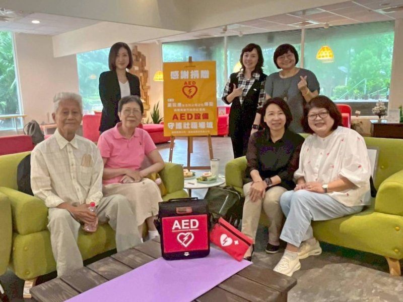 葉筱惠女士以父母之名傳愛 捐贈社會局AED設備守護社福場域安全