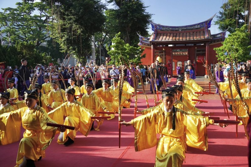 祭孔大典屏東書院登場 外籍生體驗傳統古禮文化