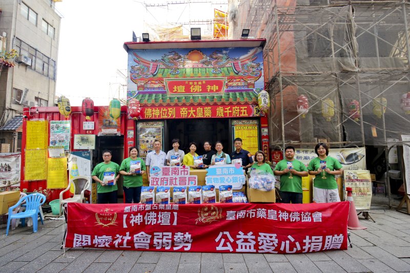 信眾愛心化為營養物資  利源生醫偕同市政單位與宗教團體將溫暖送至角落