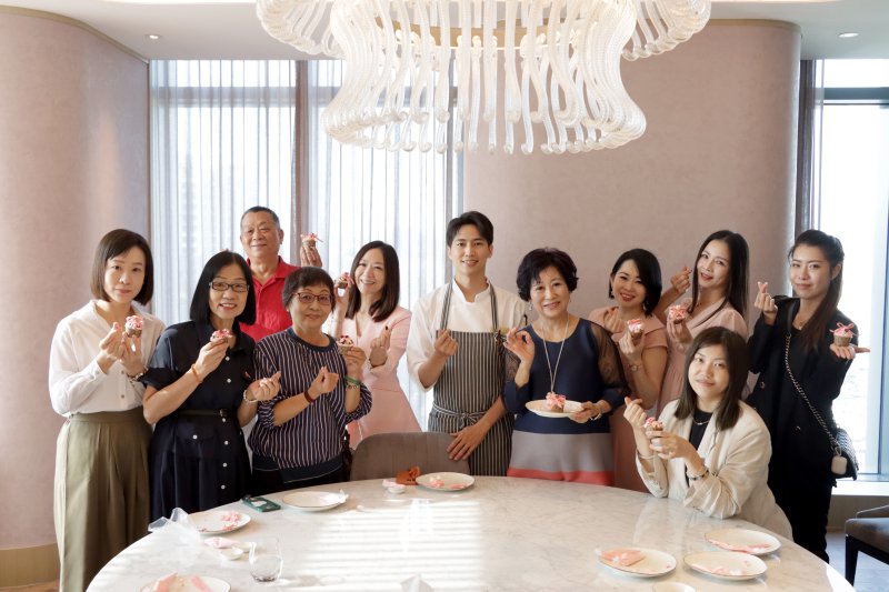 以粉紅之名點亮希望，高雄洲際酒店響應「國際乳癌防治月」，推出系列公益活動，傳遞乳癌防治關懷力量！