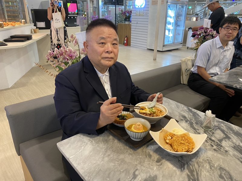 台灣養蝦之光返鄉！信海水產「蝦食」品牌高雄總圖創始店今日盛大開幕 打造書香美食新地標