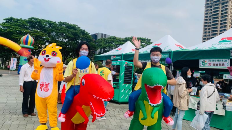 志工熱情招呼 圖/賴昌邦 攝 志工熱情招呼 圖/賴昌邦 攝