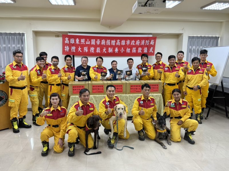 立委許智傑攜手東照山關帝廟   捐助高市消搜救犬狗糧