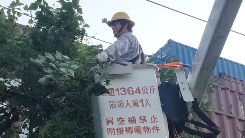  輕颱鳳凰步步逼近南台灣  台電高雄區處全力戒備防颱