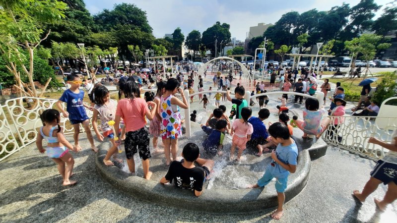 享平公園戲水區完工　綠意＋樂水打造親子天堂