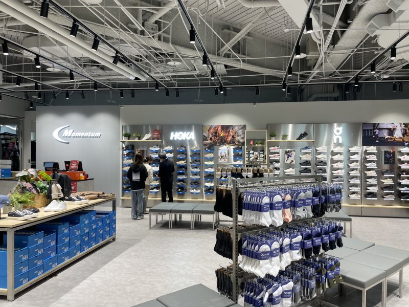 南台灣運動潮流新指標摩曼頓進駐大立 引爆ON、HOKA人氣話題