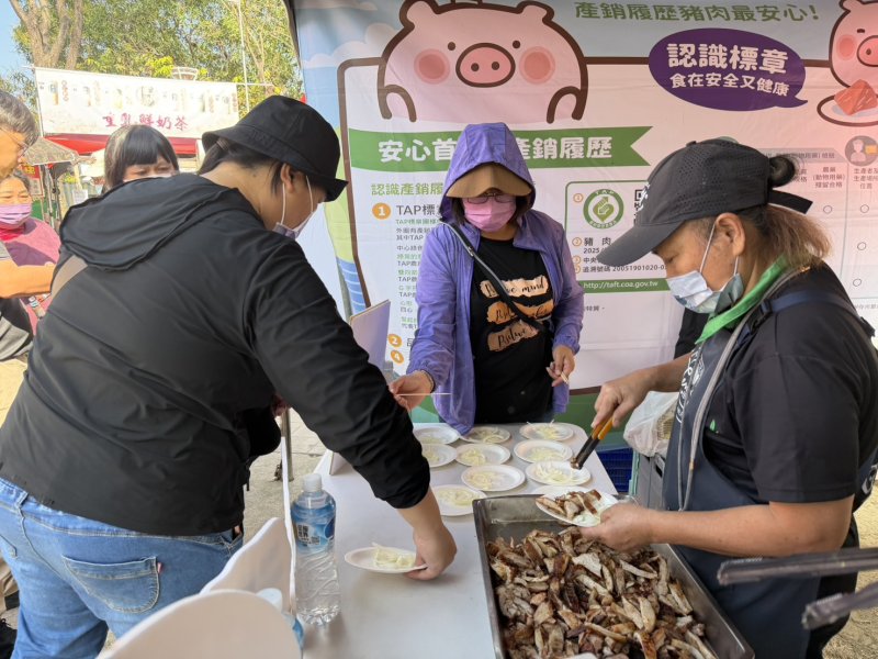 「2025路竹番茄節」第二天人潮依舊絡繹不絕 感受熱鬧歡樂的「番慶茄年華」氛圍