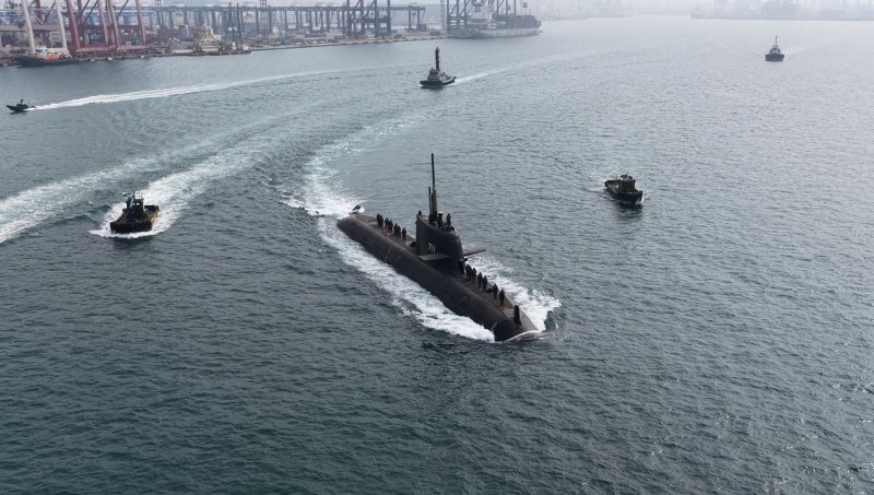 「海鯤軍艦」執行潛航前置海上測試
