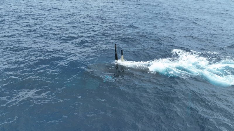  「海鯤軍艦」順利執行淺水潛航測試