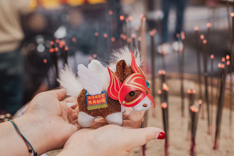 夢時代迎福馬！獨家攜手東港東隆宮推限定「小王馬」 祥獅獻瑞舞新春 入館再送限量刮刮卡