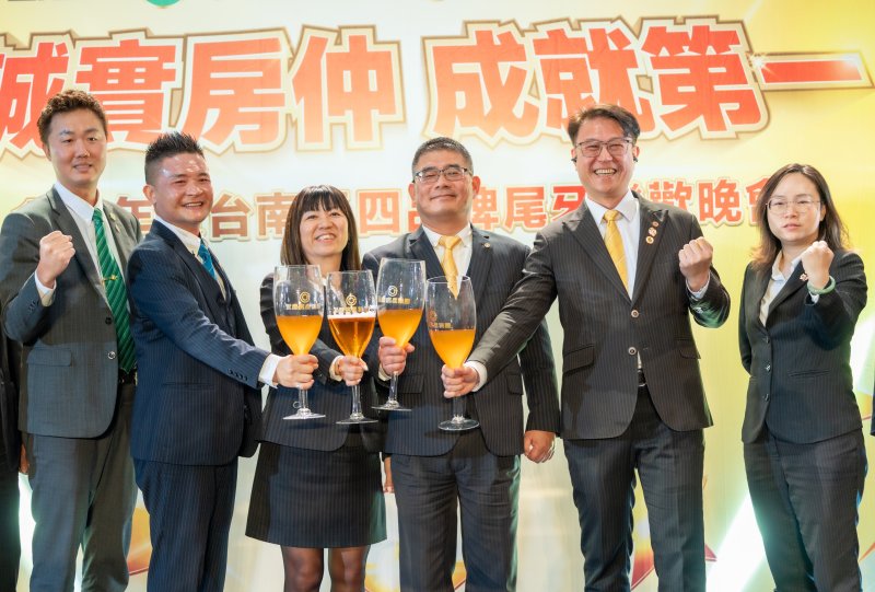 永慶加盟四品牌台南區聯合尾牙席開130桌 犒賞千人慶豐收 郭靜、曾瑋中、康康輪番獻唱