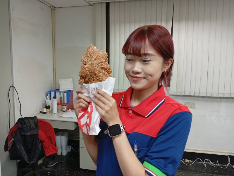 這款雞排也太大了！話題新品「大大大雞排」美味多汁 重新定義國民美食新標準 