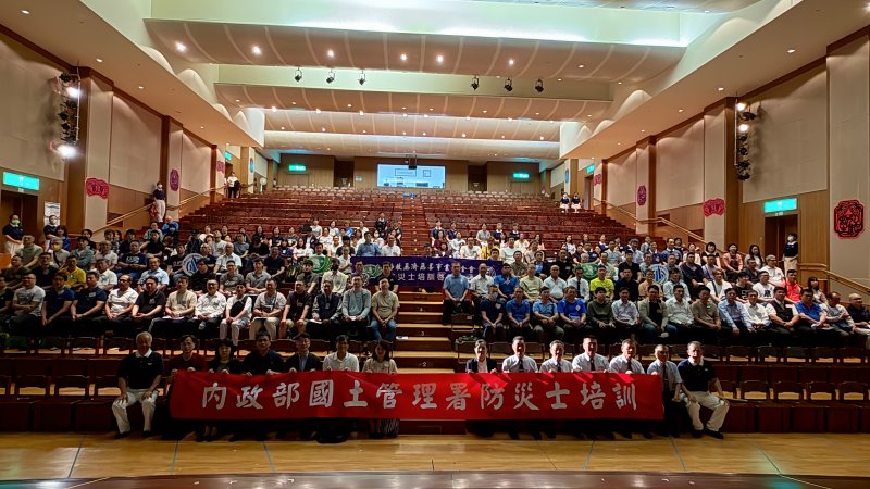 内政部公寓大厦管理人員防災士 高雄首場共200位社區守門人在高雄靜思堂培訓