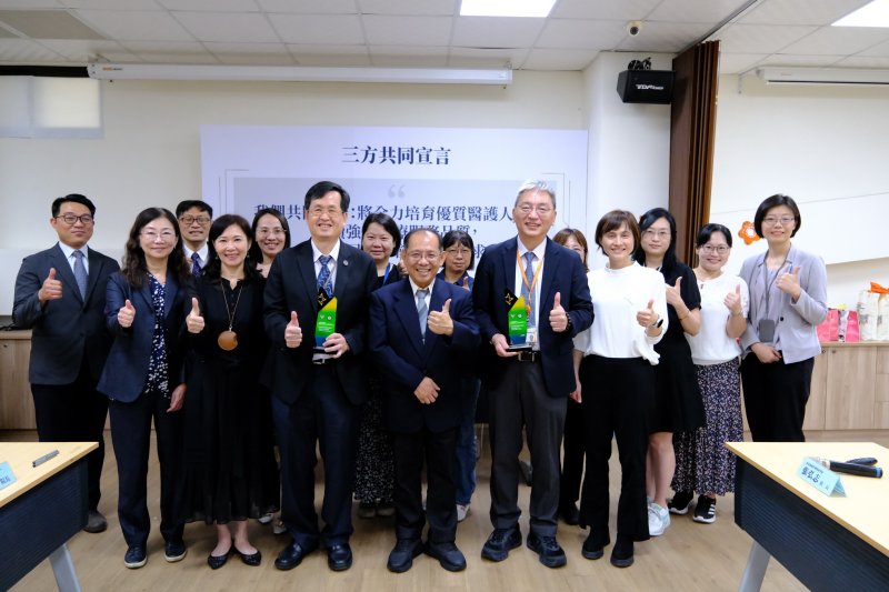 市立小港醫院、高醫岡山醫院與育英醫專簽署MOU  打造產學共育新典範