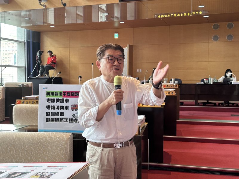 接軌未來、守護街頭：台中市我們的事 江啟臣、李中攜手NPO與網友，讓阿嬤也會用AI