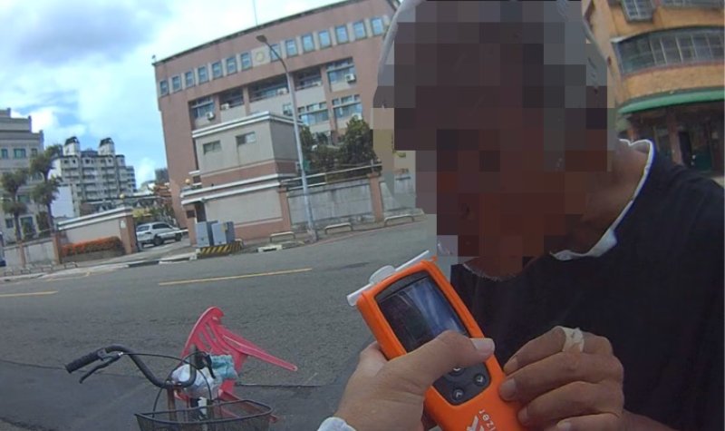 【別再誤會「騎腳踏車沒事」！高雄翁喝保力達酒測超標遭開罰】