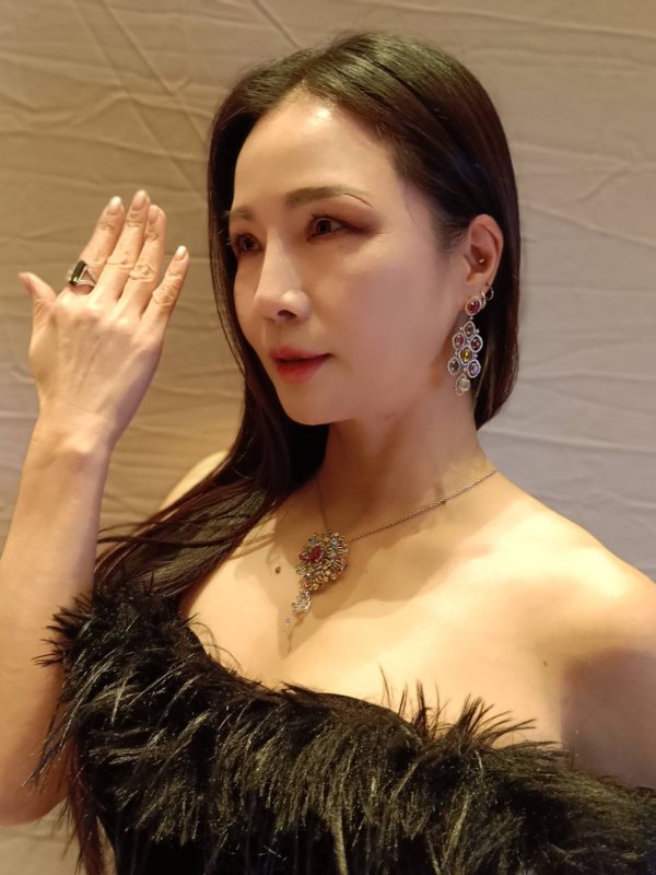 每一件珠寶作品都成為愛與希望的媒介 每一件珠寶作品都成為愛與希望的媒介