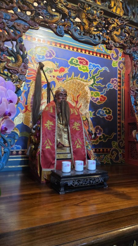 高雄關帝廟（武廟）今（24）日宣佈，首度於七夕破天荒攜手在地武廟商圈與百年品牌「明星花露水」