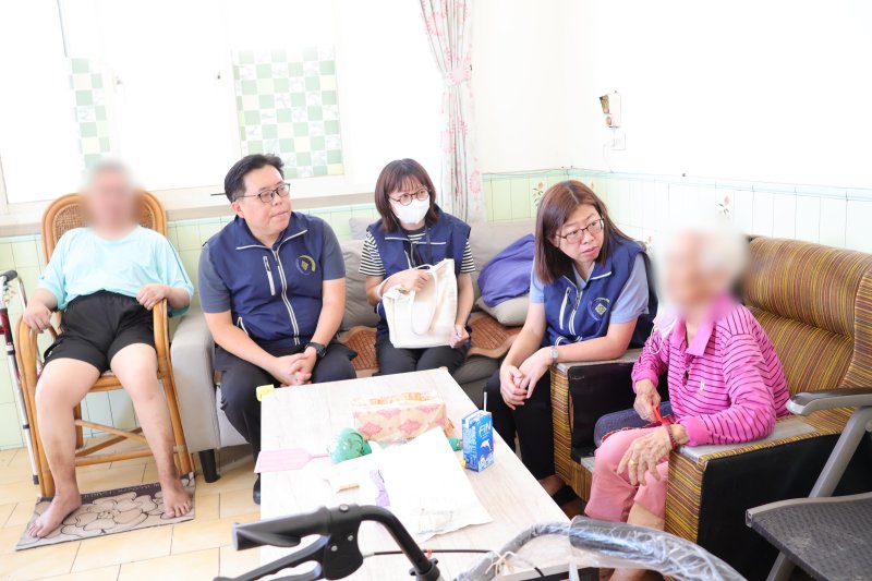 屏東分署愛心社致贈生活物資與慰問金 屏東分署愛心社致贈生活物資與慰問金