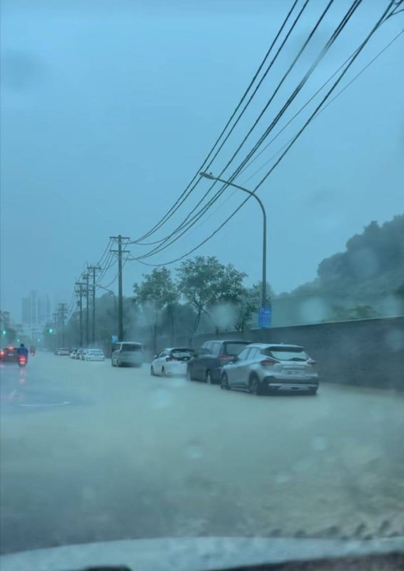 美雅也提醒市民朋友,近期天候不穩定,外出務必注意雨勢及道路積水狀況 美雅也提醒市民朋友,近期天候不穩定,外出務必注意雨勢及道路積水狀況