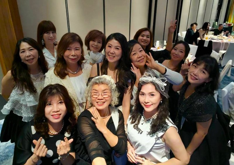 蔡汶萱表示:「時尚不只是外在的美,更是一種能夠溫暖社會的力量。 蔡汶萱表示:「時尚不只是外在的美,更是一種能夠溫暖社會的力量。