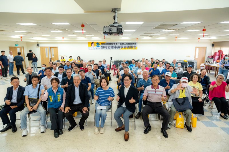 柯志恩也表示，自己參選高雄市長，就是希望讓選舉重新回到政策與城市未來的討論