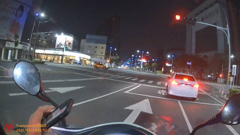 左營警深夜攔查交通違規  查獲毒品及五條通