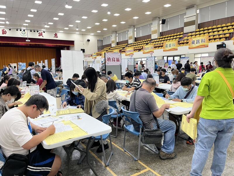 高市勞工局偕南科舉辦大型徵才活動 助北高雄民眾在地就業