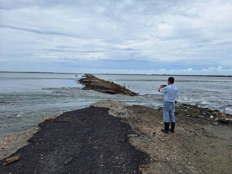 台南大潮緊急動員 176線積水！防洪牆、抽水機全面戒備