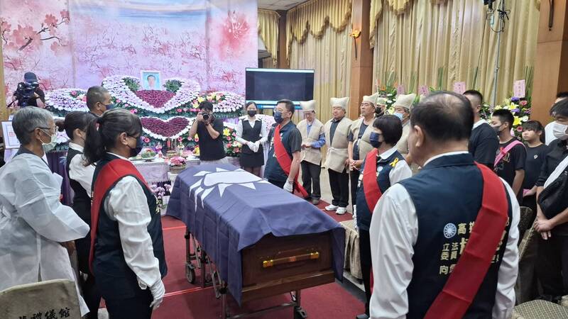  忠貞一生　范景魁榮民辭世享壽99歲  國民黨黨主席朱立倫派代表致敬　黨旗覆棺儀式彰顯榮耀與傳承 