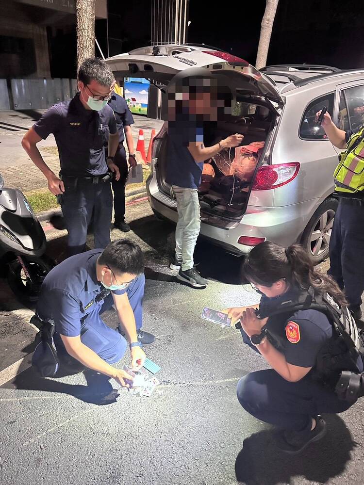 逆向連撞13機車　警方查獲毒品依法送辦