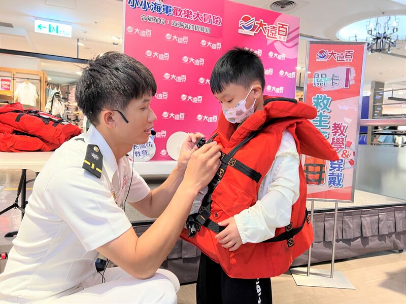 高雄大遠百提前歡慶九三軍人節 攜手國軍單位辦敬軍活動